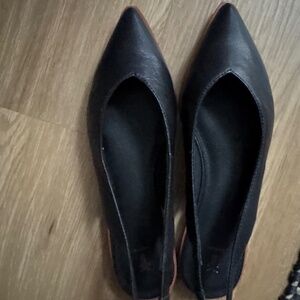 BRAND NEW: Frye Kenzie sling backs, 8.5 black leather